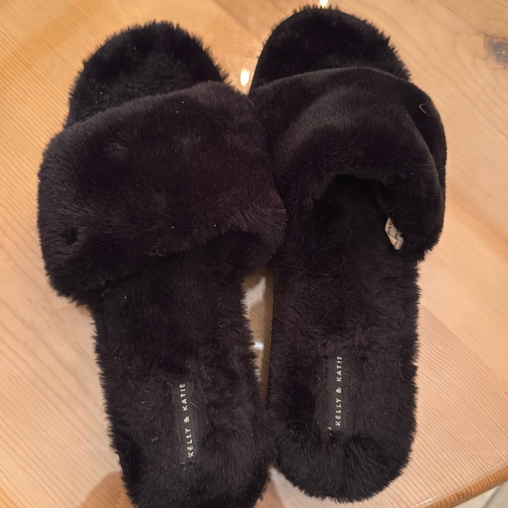 Kelly & Katie Black Faux Fur slippers size 9-10